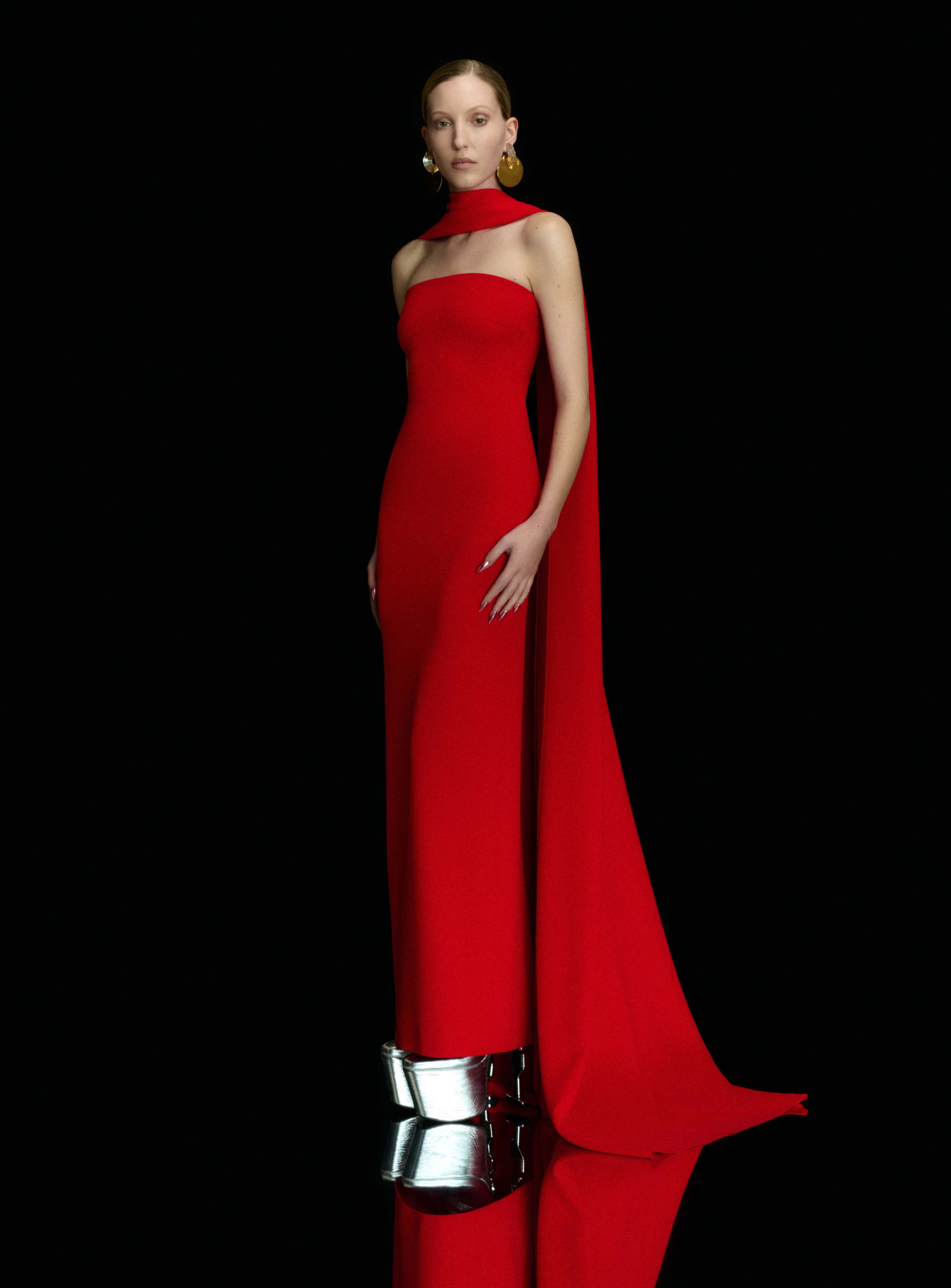 The Ainhoa Maxi Dress in Red - Image 2