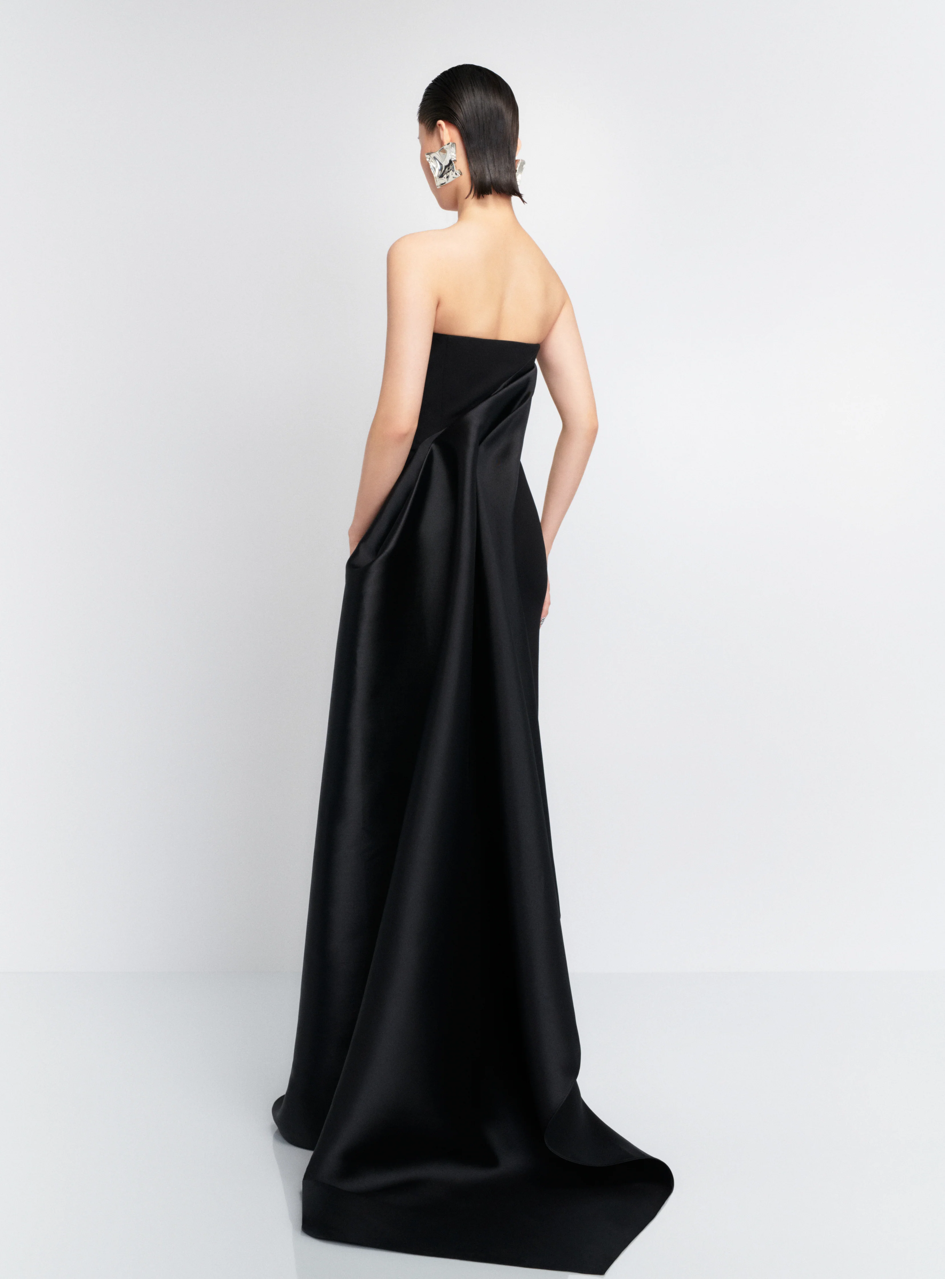 The Kinsley Maxi Dress in Black - Image 2