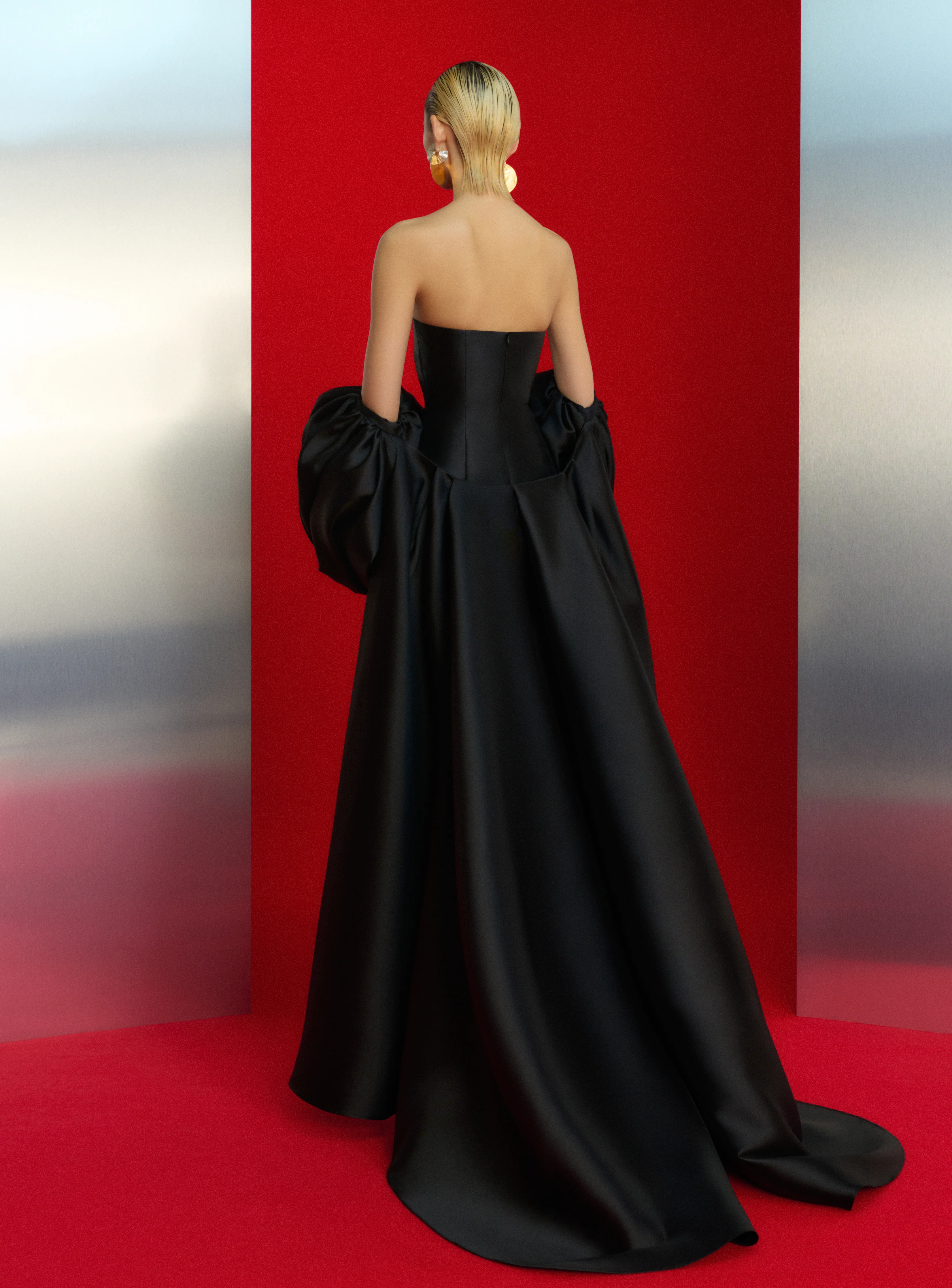 The Lea Maxi Dress in Black - Image 4