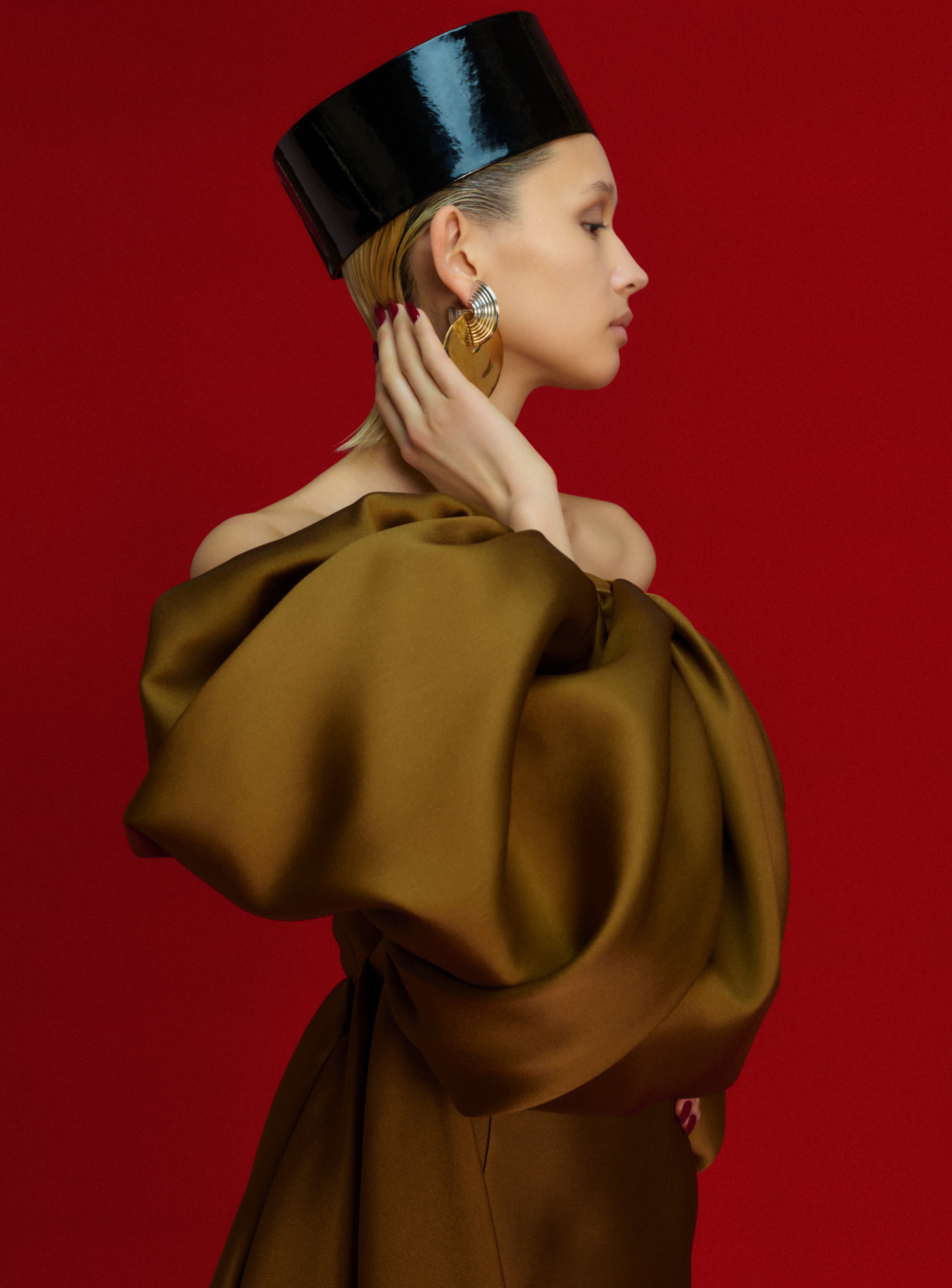 The Lea Maxi Dress in Gold - Image 2