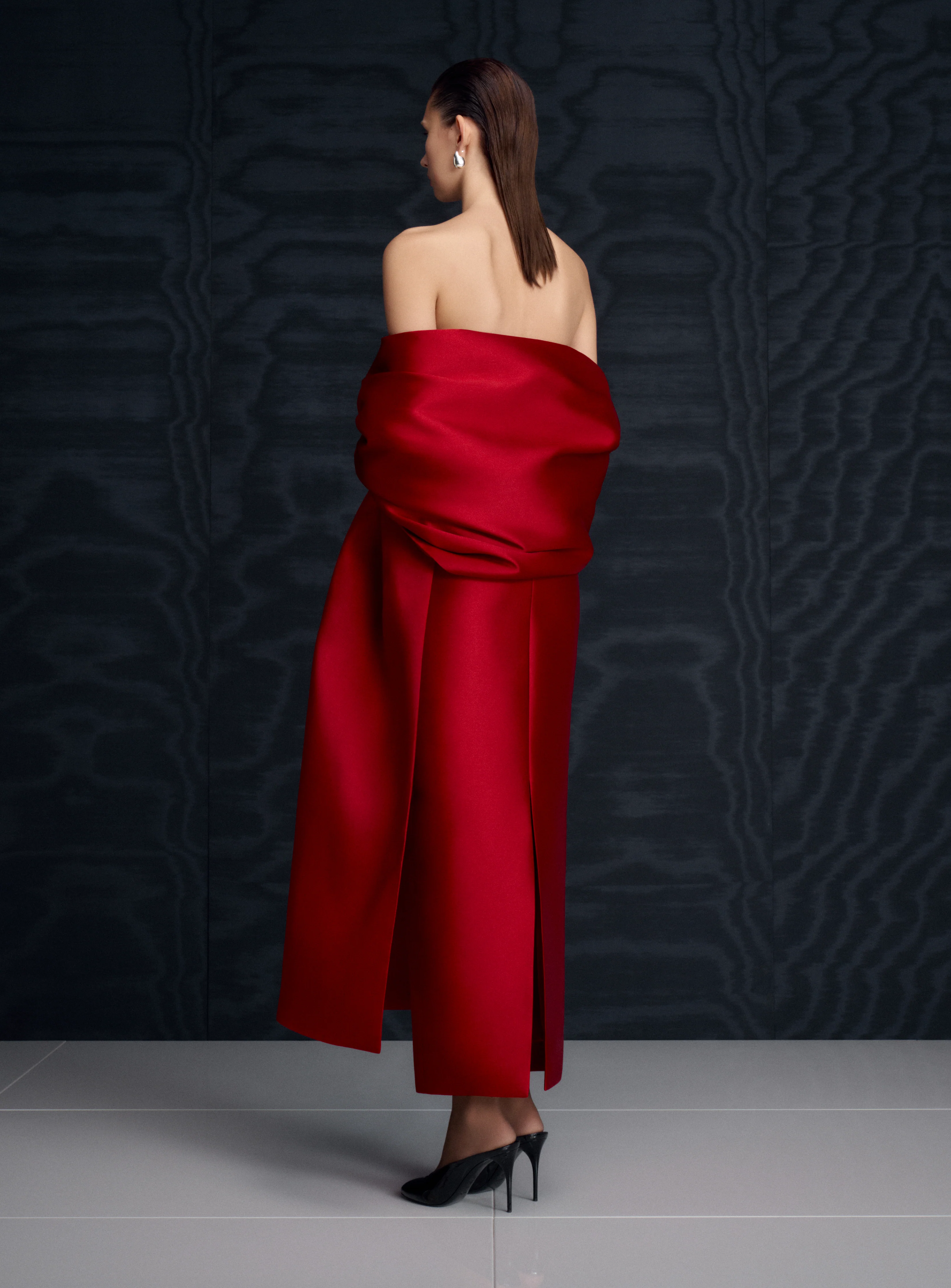 The Renee Midaxi Dress in Crimson Red - Image 3