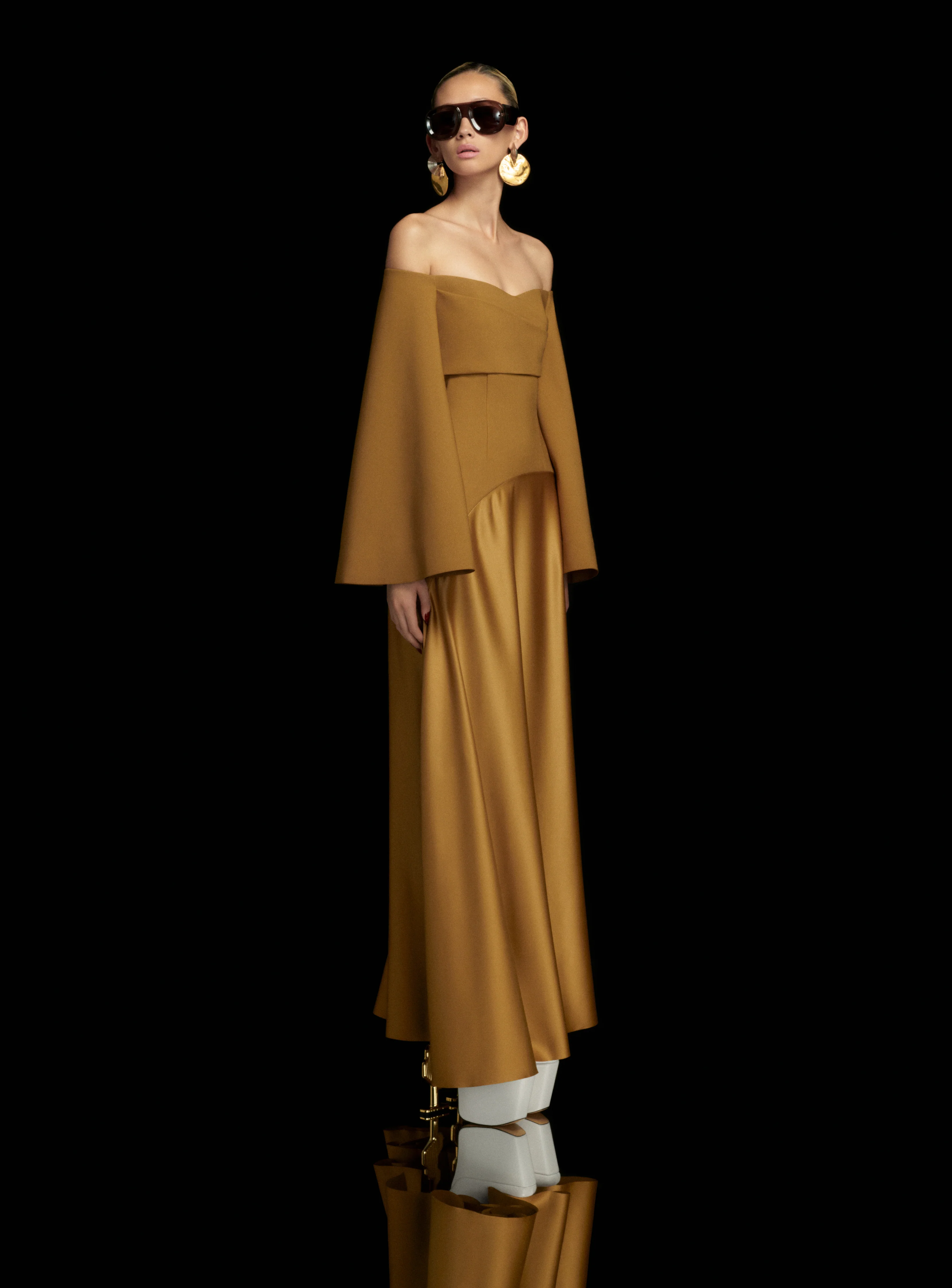 The Rina Maxi Dress in Gold - Image 3