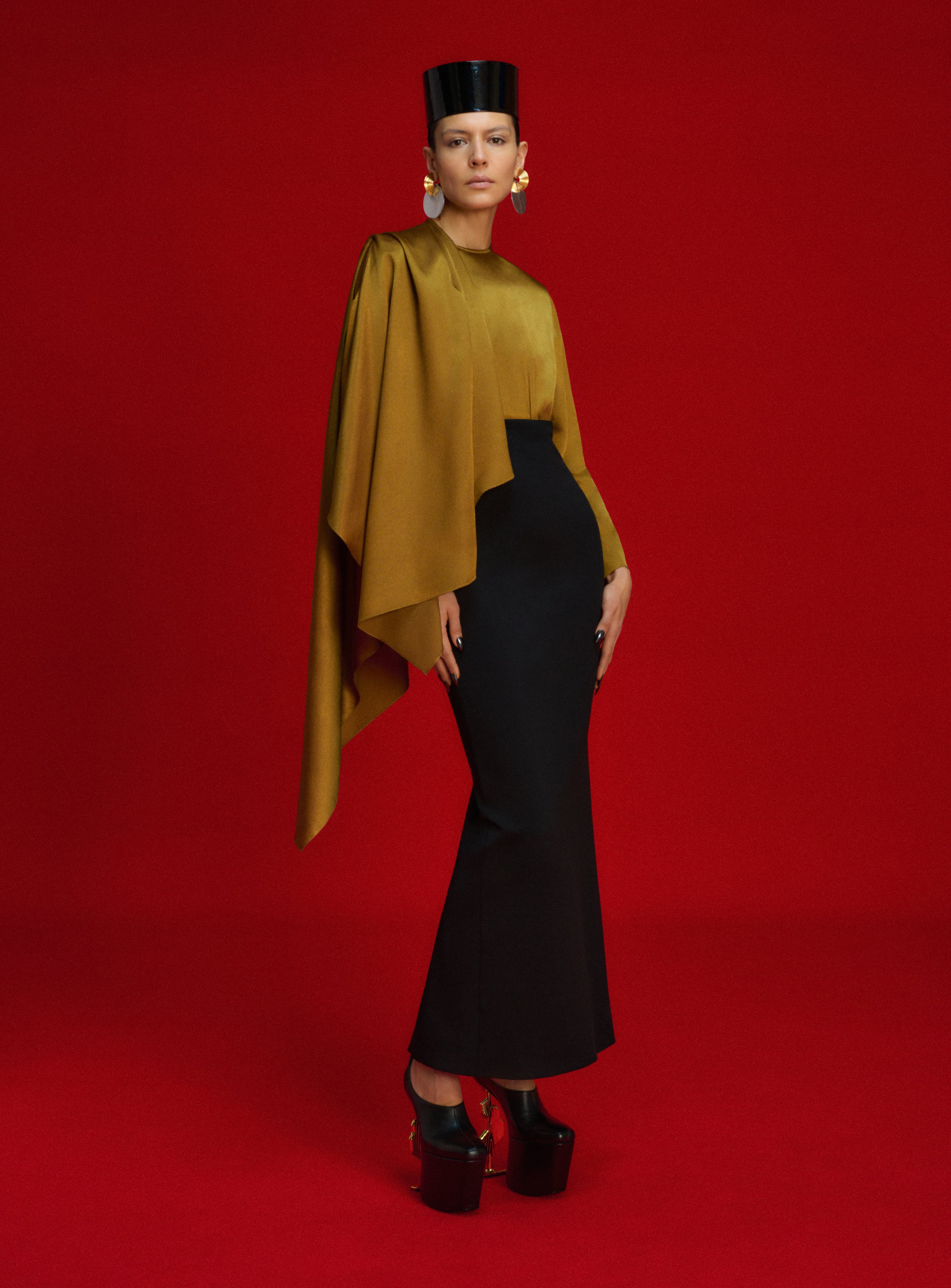 The River Maxi Dress in Gold and Black - Image 2